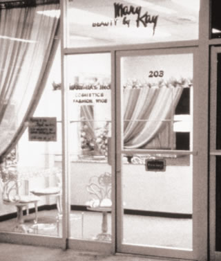 V pátek 13. Září v texaském Dallasu otevřela Mary Kay Ash na ploše 47m² první obchod.