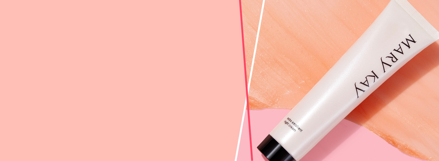 Růžová tuba Mary Kay® Extra zvláčňujícího nočního hydratačního krému pro suchou pleť na růžovém pozadí.