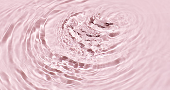 Zčeřená voda na růžovém pozadí představující vlhkost.